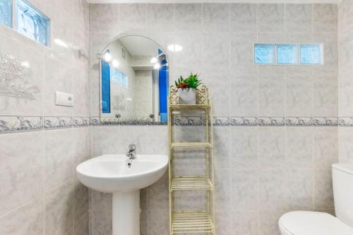 Five-Bedroom House image 10