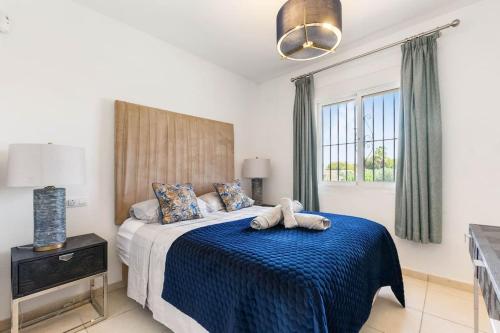 Five-Bedroom House image 9