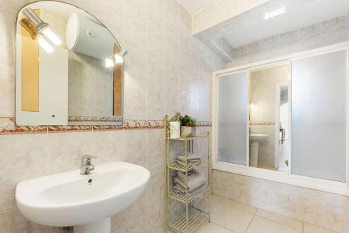 Five-Bedroom House image 2