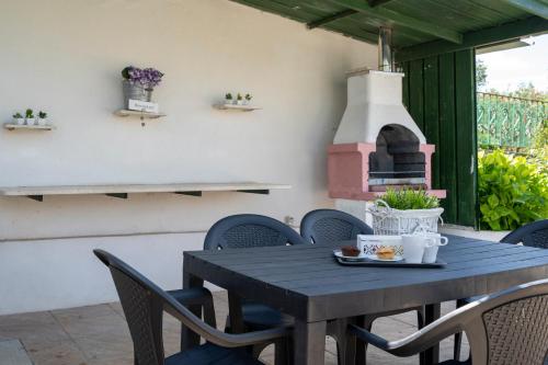 Trullo Grecla with pool and parking