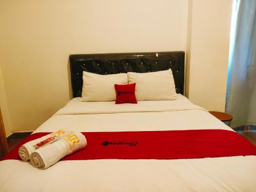 OYO 1957 Riverside Residence Room Type - Standard Double Room