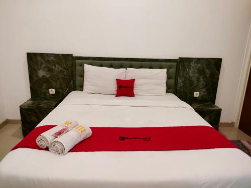 OYO 1957 Riverside Residence Room Type - Superior Double Room