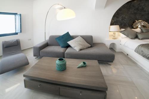 Suite with Jetted Tub and Caldera View