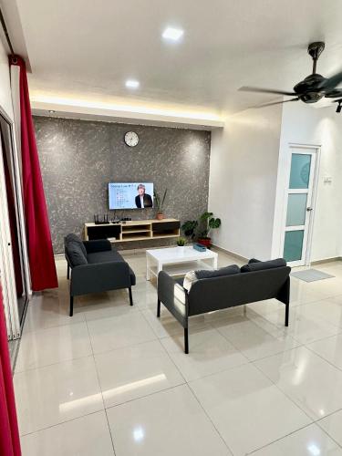 Corner Home With Garden And Private Parking - Kuala Lumpur