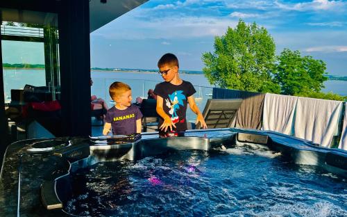 OW Mewa domki apartamenty nad jeziorem in Skorochów