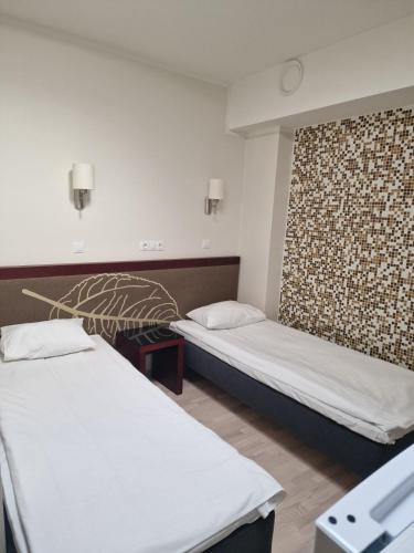 2 twin beds
