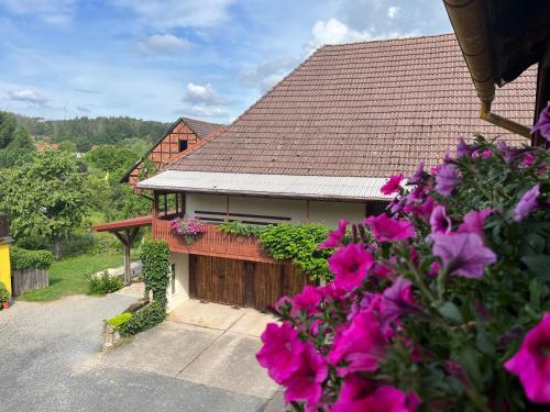 Exterior view, Ferienzimmer Reurieth in Reurieth