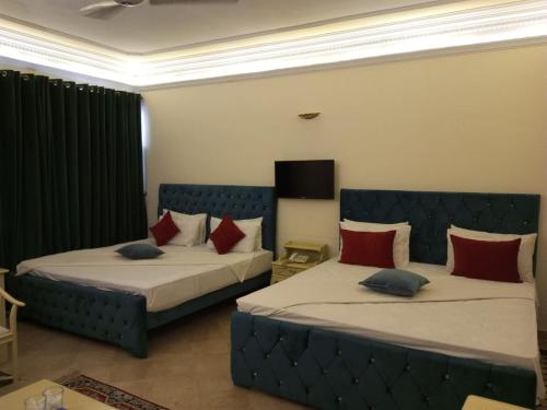 Continental House – Islamabad, OH