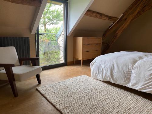 1 queen bed, 1 twin bed