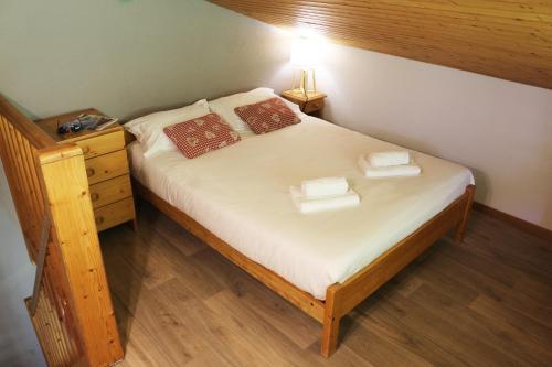 2 bedrooms, 3 beds