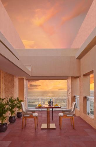 شرفة/ تراس, The Resort Mumbai in مالاد