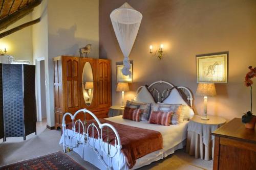 Owls Loft Guest House Room Type - Deluxe Queen Room