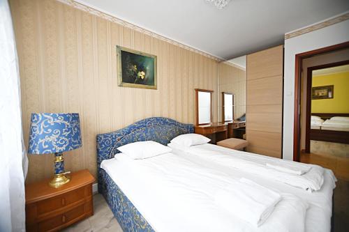 Victus Traditional Apartment with Balcony in Sopot by Noclegi Renters - image 2