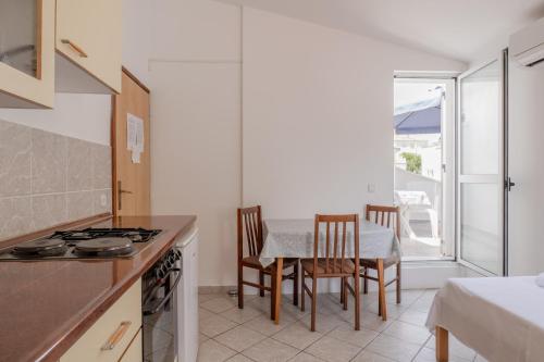 One-Bedroom Apartment image 5