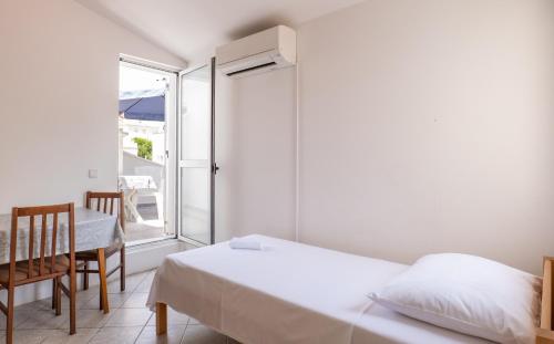One-Bedroom Apartment image 2