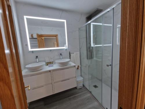 Quadruple Room with Private Bathroom image 4