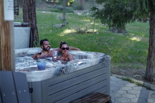 LAKEFRONT RACCOONS DEN - On the Lake in Big Bear Lake, USA