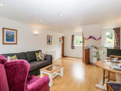 Painter's Cottage - image 4