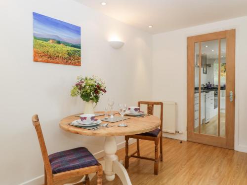 Painter's Cottage - image 9