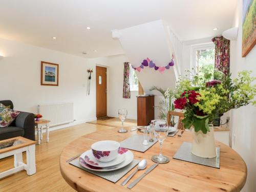 Painter's Cottage - image 12