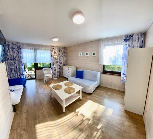 2 bedrooms, 6 beds