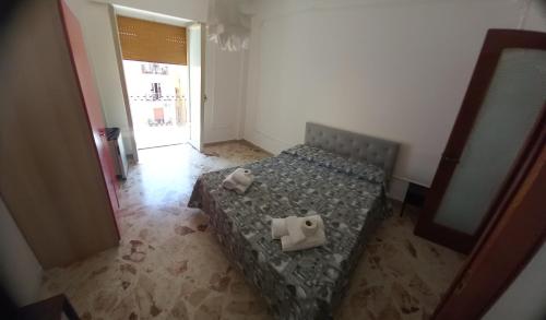 Large Double Room image 5