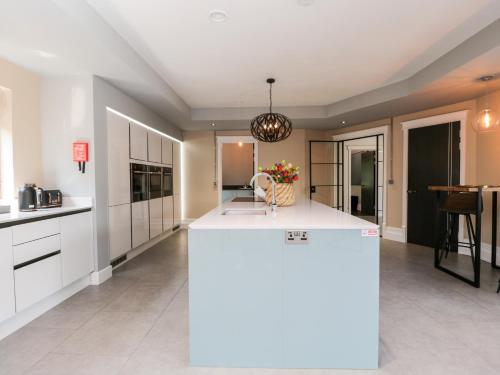 ทัศนียภาพภายนอกโรงแรม, Thornbury in เกรทมาลเวิร์น