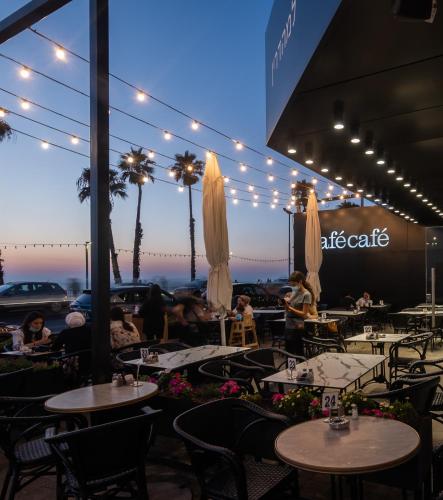 Ресторан, Motel Hofim in Бат-Ям