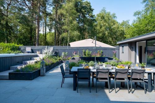 ทัศนียภาพภายนอกโรงแรม, Moonwood House in บิวลิยู