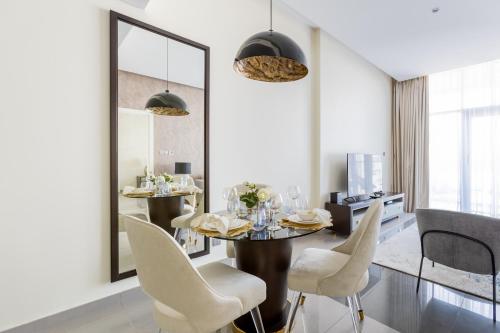 Nasma Luxury Stays - Deluxe Apartment In The Heart of Business Bay, Дубай (фото 9)