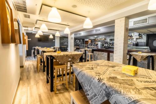 Restorāns, Hostal El Bomba in Las Pedroñeras