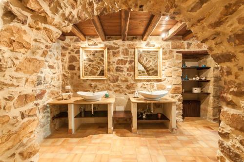 Fürdőszoba, Villa Olmo With Private Pool - Happy Rentals in Castel Di Tusa