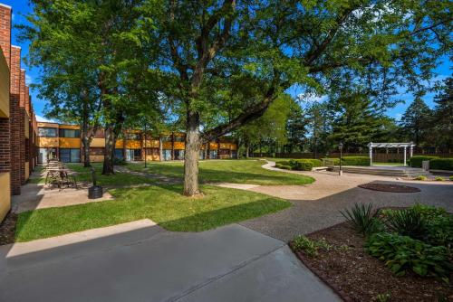 Best Western Prairie Inn & Conference Center