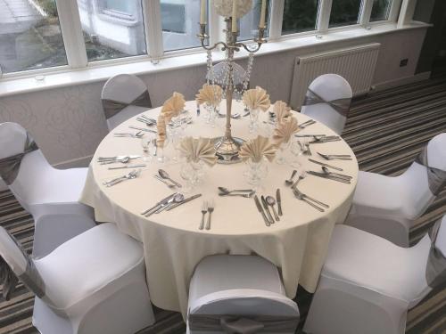 OYO Dryfesdale Hotel - image 3