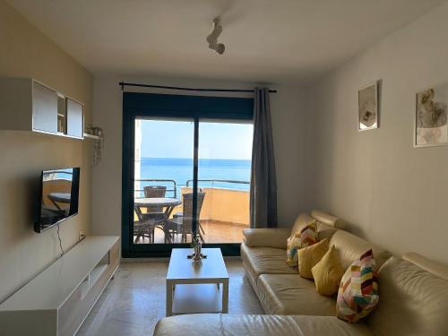 RENTALY FRONT SEA VIEWS
