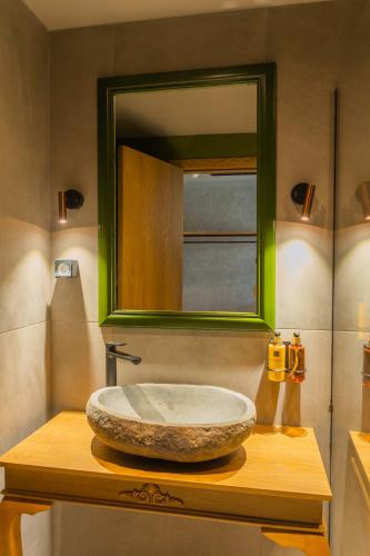 Hotel Zebra - image 8