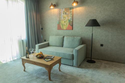 Hotel Zebra - image 3