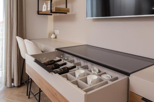 Double Room with Balcony image 6
