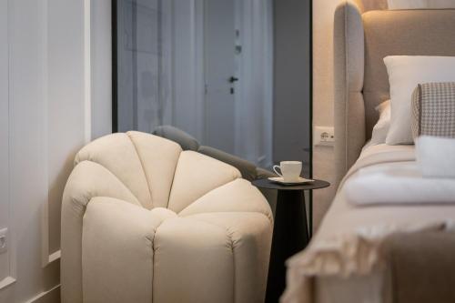 Double Room with Balcony image 8