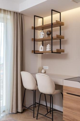 Double Room with Balcony image 9