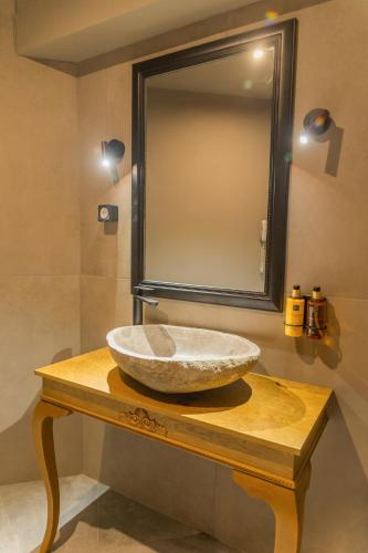 Hotel Zebra - image 9