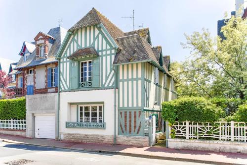 Villa St Jean - 4 Chambres et Jardin - Deauville - Location, gîte - Deauville