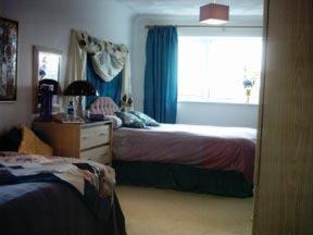 1 double bed, 1 twin bed