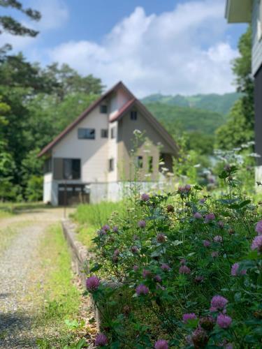 FLYING HOUSE