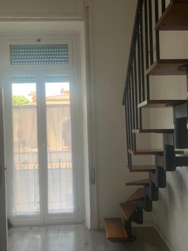 Studio flat ultimo piano in centro, Řím (fotografie 10)