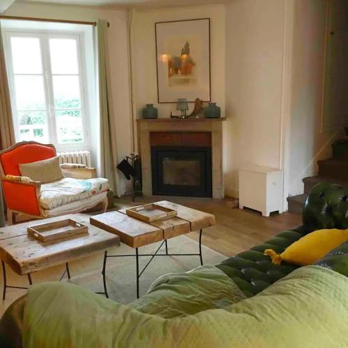 Guestroom, Big house in charming village. Impressionist road in Vienne-en-Arthies