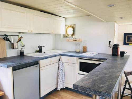 Captain's cabin: Cosy flat on a house boat, Strasbourg (photo 10)