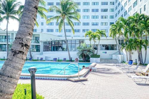 Deluxe Studios and Apartments at the Casablanca in Miami Beach, USA
