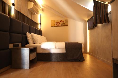 Hotel Lazlakar Room Type - King Suite with Balcony
