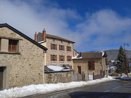 T4 duplex cœur village 10 mn piste free navette - Location saisonnière - Bolquère